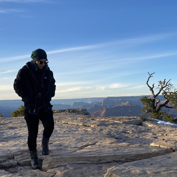 Meet your Posher, Sarah - Picture 1 of 3